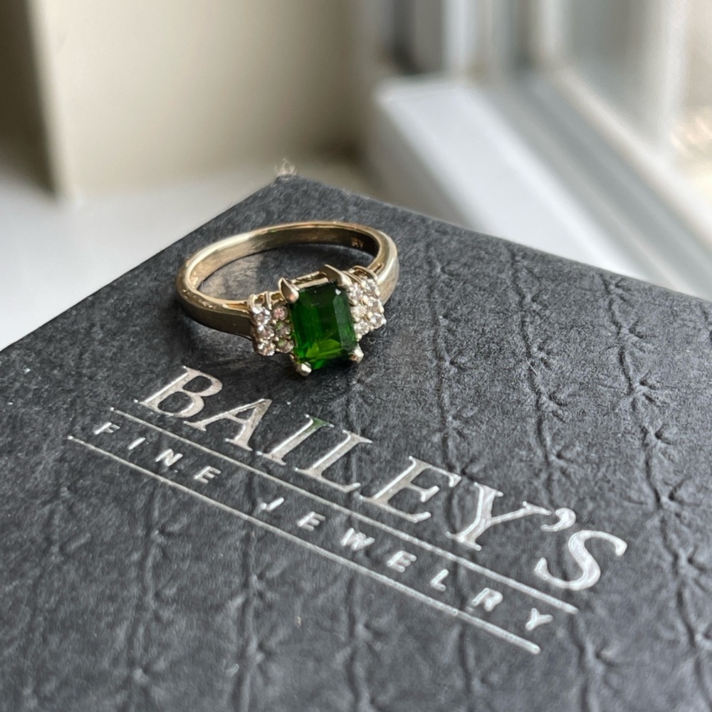 Emerald Green Gold Ring with Diamond Accents